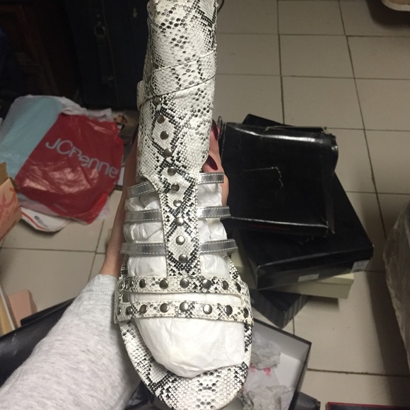 Sandals - Picture 4 of 4