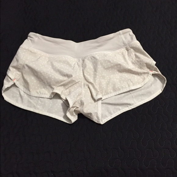 Lululemon size 4 , 4 way stretch