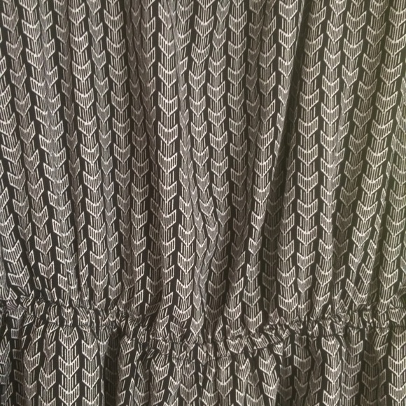 Patterned Romper - Picture 2 of 3