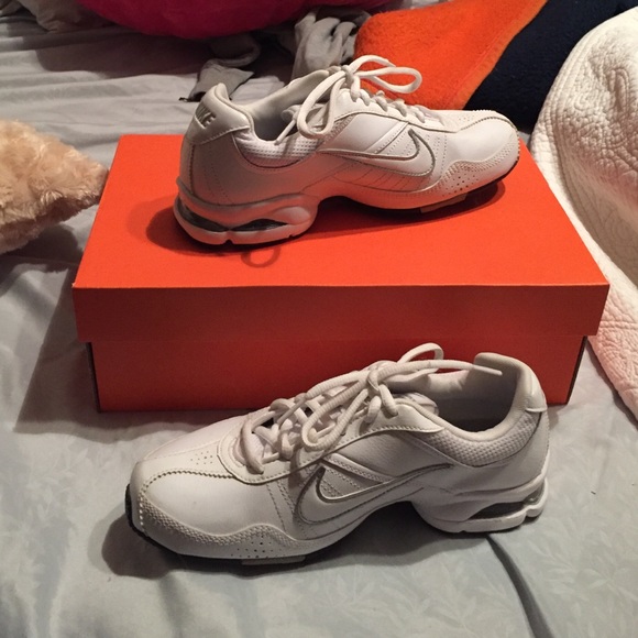 White women's Nike cheer shoes - Picture 1 of 4