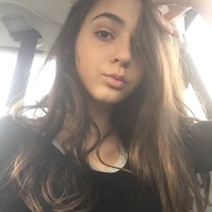 Meet your Posher, Leticia