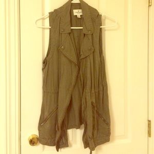 Green military American eagle vest