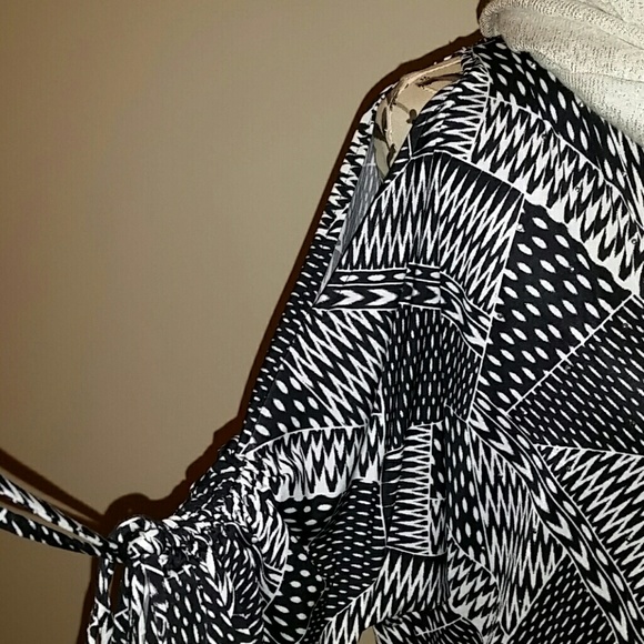 **SOLD** Top - Picture 3 of 3