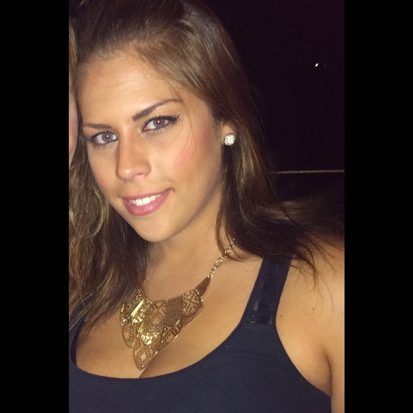 Meet your Posher, Alyssa - Picture 1 of 1