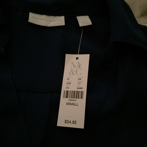 Dress shirt unworn - Picture 2 of 2