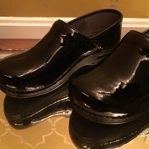 Dansko XP Paten leather