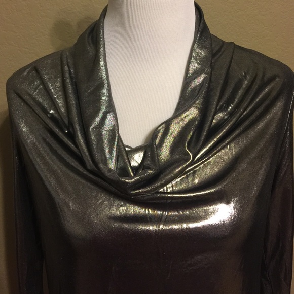 Silver blouse perfect for night out - Picture 2 of 3