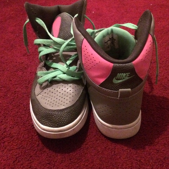 - NIKE - Picture 2 of 2