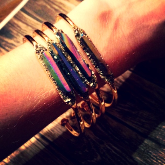 Jewelry - •rainbow aura druzy quartz crystal point cuff•