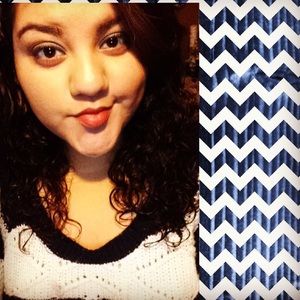 Meet your Posher, Mireya