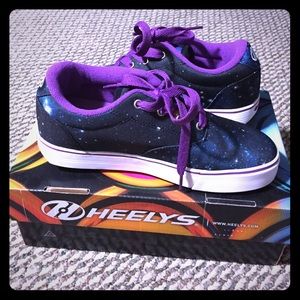 Heelys (Skating shoe/sneaker)