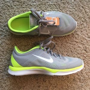 🚨SOLD🚨Nike grey shoes in-season tr.Nee