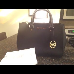 Michael Kors Medium Sutton