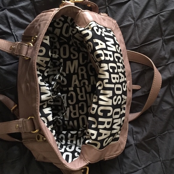 ❌SOLD❌Marc Jacobs Petal to the Metal Voyager Bag. - Picture 3 of 4