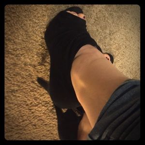 Size 7 - 9&CO black velvet heels