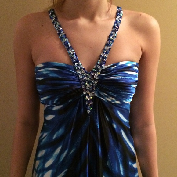 Beautiful floor length gown - Picture 2 of 4