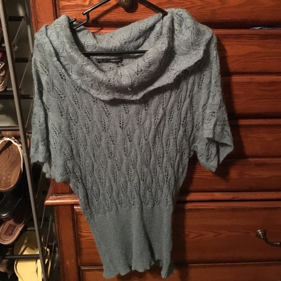 Teal sweater with short sleeves
