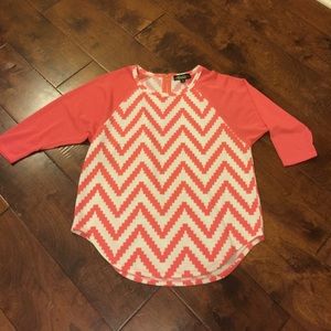 Coral and off white 3/4 sleeve top