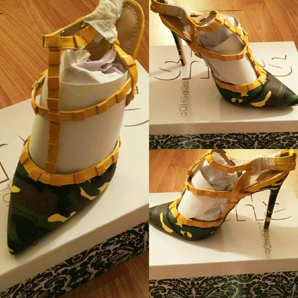 Pointed Toe Strappy Heels