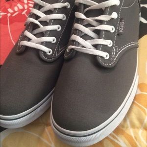Brand new Vans 9 in women's.