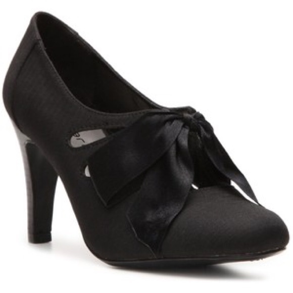 Ann Marino Lido pumps in black size 8