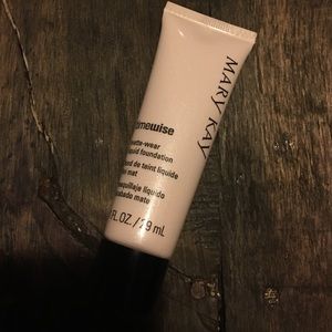 Mary Kay Timewise matte-wear foundation ivory 2