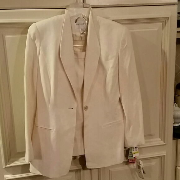 Skirt suit
