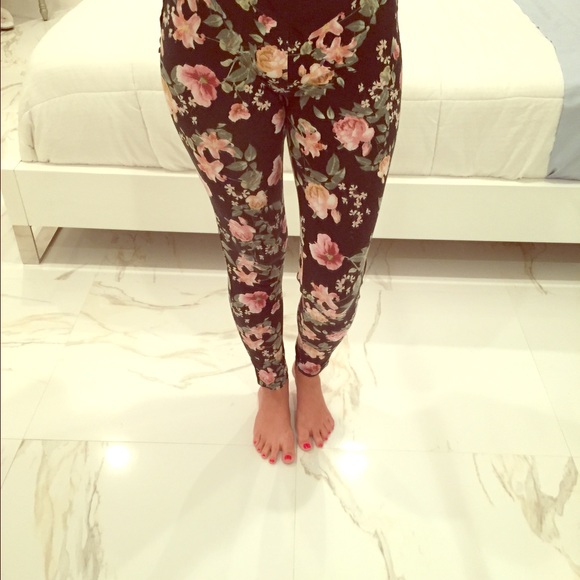 Forever 21 Pants - Flowers leggings
