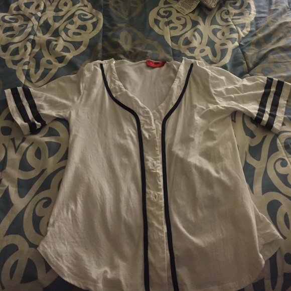 Baseball tee