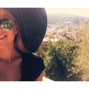 Meet your Posher, Nina
