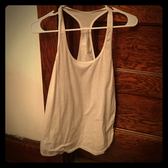 Lululemon 105 singlet white size 6