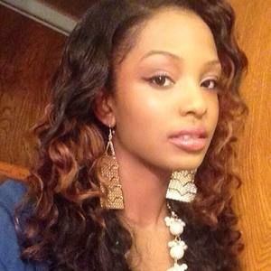 Meet your Posher, Kenesha