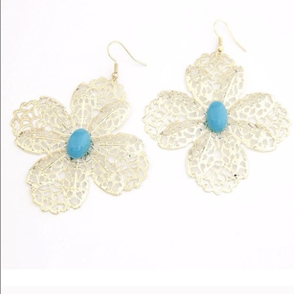 Gold Tone Filigree Flower Earrings