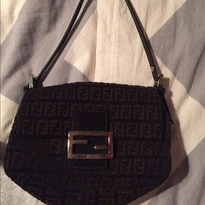 NO TRADES. Fendi shoulder bag