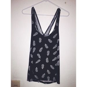 A cute black & white pineapple top 🍍