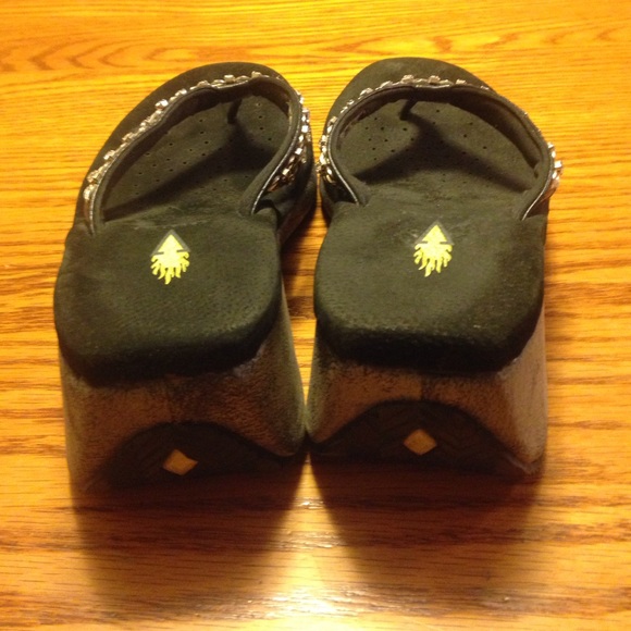 Volatile flip flops - Picture 2 of 4