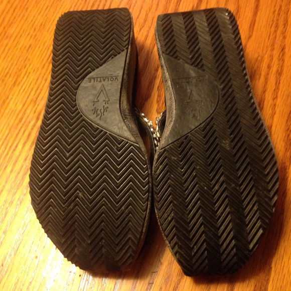 Volatile flip flops - Picture 4 of 4