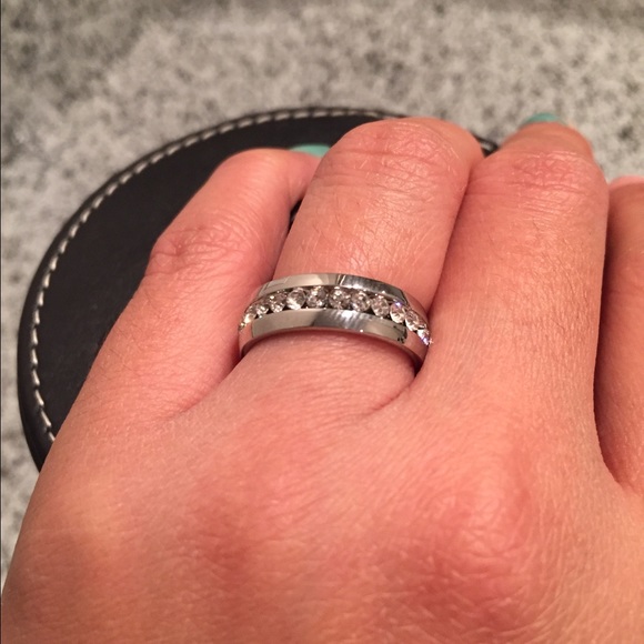 Fashion ring. - Picture 1 of 1