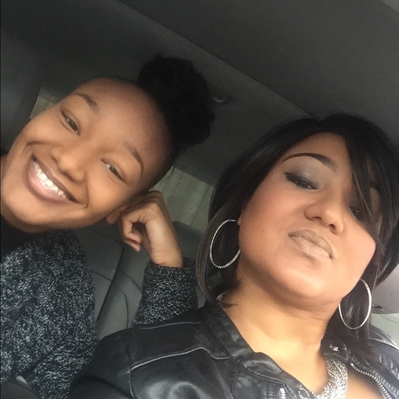 Greetings from your Posher, Tosha❤️ - Picture 3 of 4