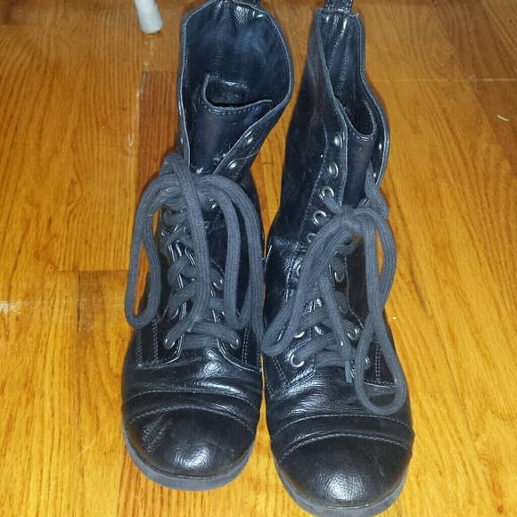 Combat boots
