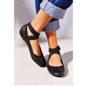 Black ballet flats
