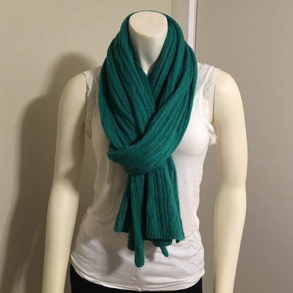 Green Cable Knit Scarf - Picture 2 of 4