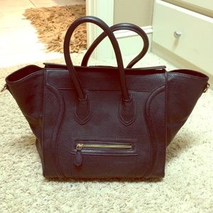 BLACK HANDBAG