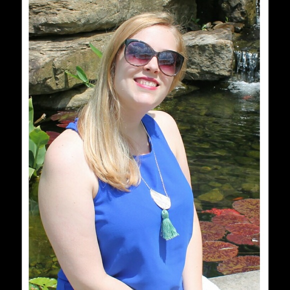 Meet your Posher, Lauren - Picture 2 of 3