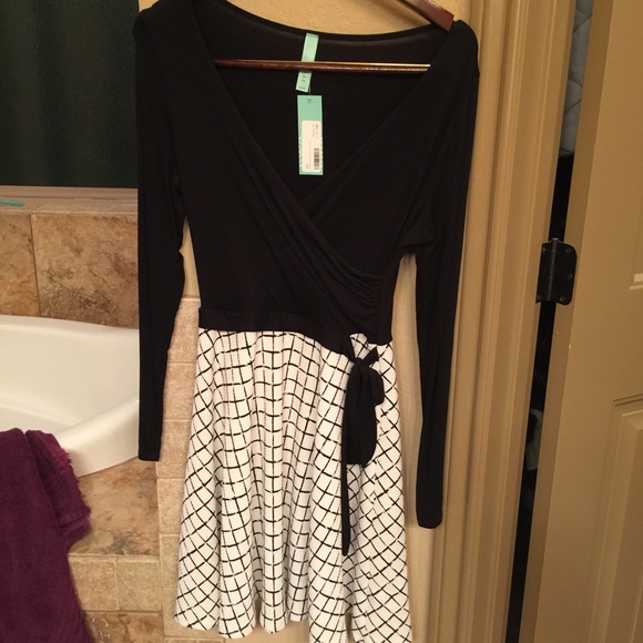 Gilli sondra faux wrap dress