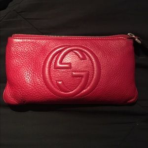 Gucci soho leather wristlet