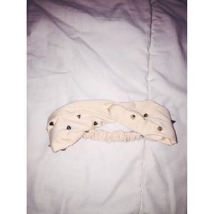 Light pink studded headband ✨