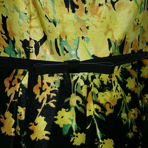 Super cute belted dress - Picture 2 of 4