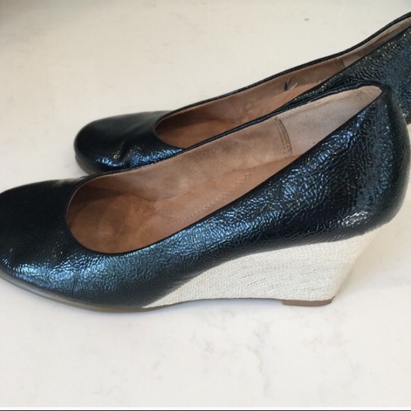 Black wedges
