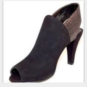 Kenneth Cole "Shell Shock" Peep Toe 10